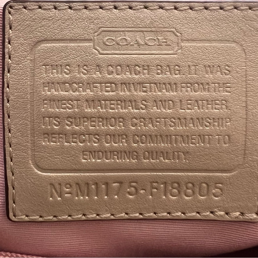 Coach SoHo snap head East West Carry all Tote Bag. - Picture 7 of 7